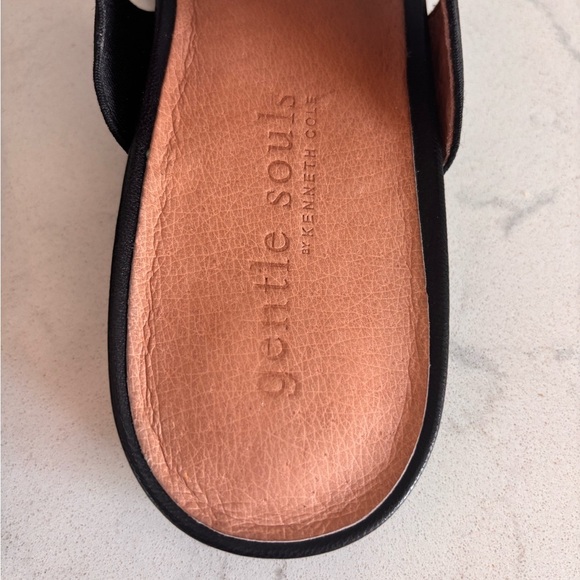 Gentle Souls Kenneth Cole Black Leather Sandals - Picture 2 of 9